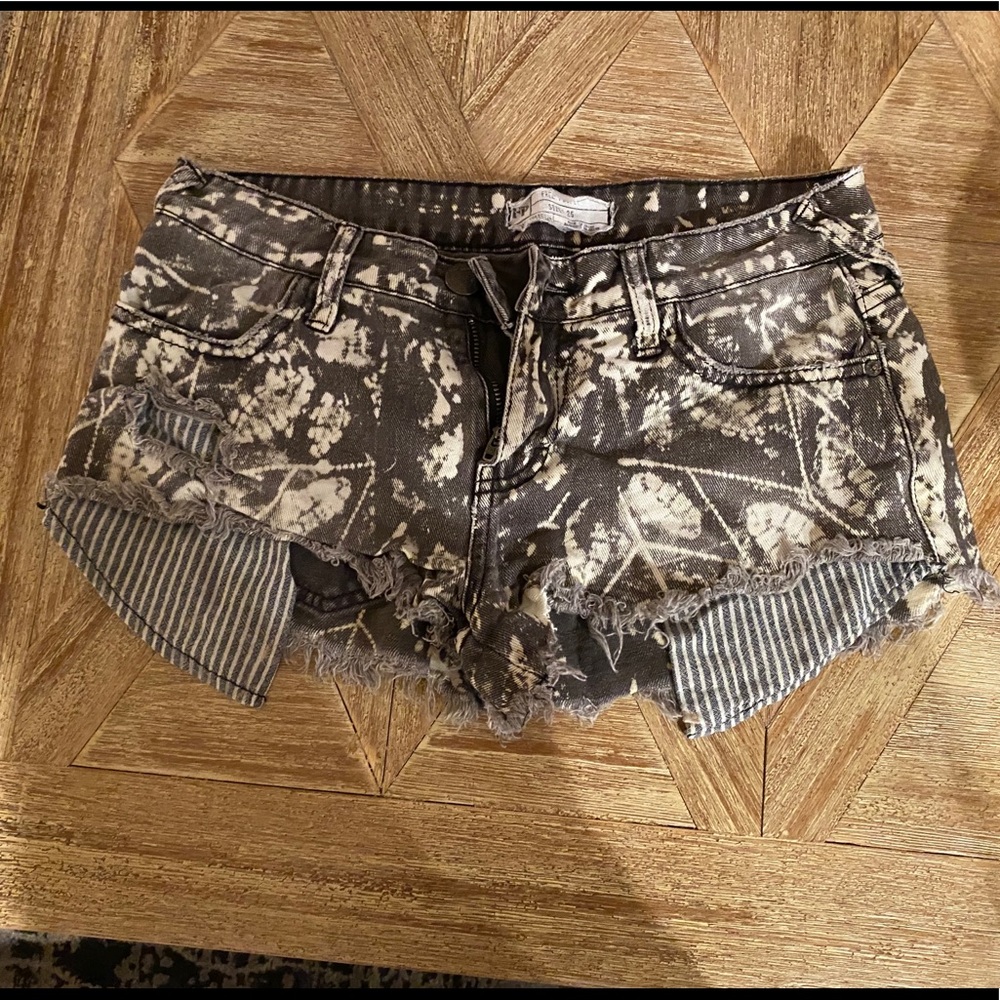FREE PEOPLE cut off shorts